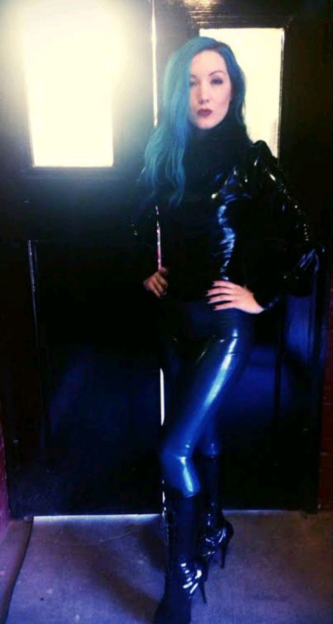 Dominatrix00